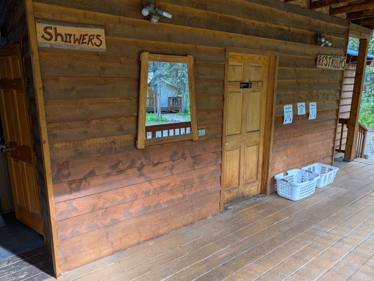 Sven's Basecamp Hostel Facilities and Grounds - Image 8
