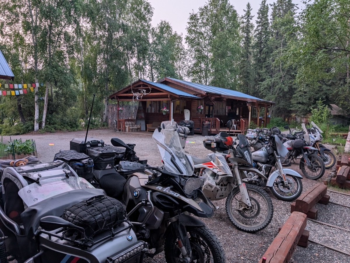 Sven's Basecamp Hostel Facilities and Grounds - Image 4